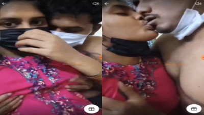 Couple Kissing And Massaging Mulai Video